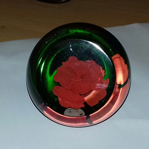 34 - 6 cm diameter Caithness floral charms red Carnation paperweight