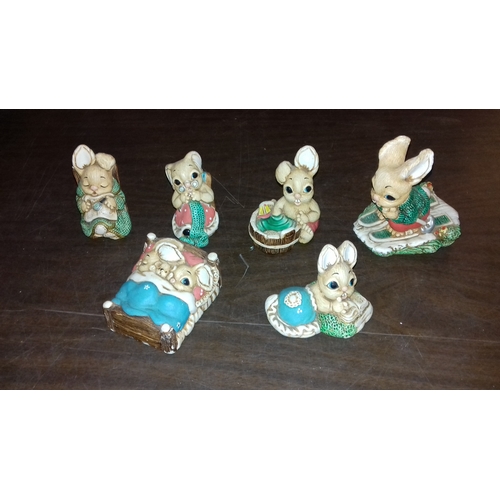 128 - Bundle of 6 x assorted stoneware Woodlander rabbits ornaments similar to Pendelfin