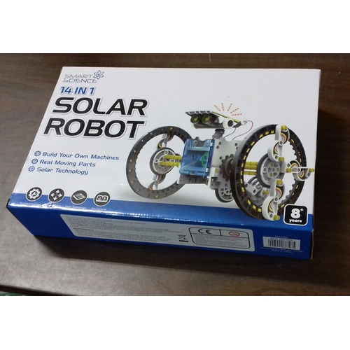 175 - New and still sealed 14 in 1 solar robot