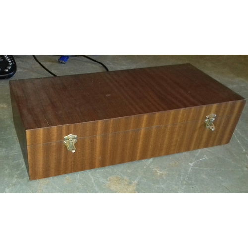 344 - 54 x 24 x 13 cm box with assorted mainly vintage plated cutlery etc