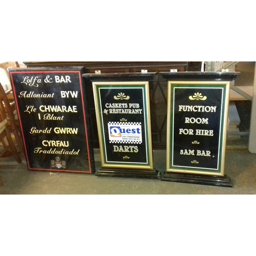 237 - Bundle of plastic Caskeys Rhyl pub signs being 93 x 61 cm Caskeys public house and restaurant, 93 x ... 