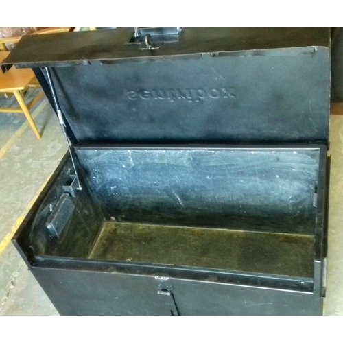 460 - Sentribox tool vault site box internal size 104.5 x 57 x 55 cm