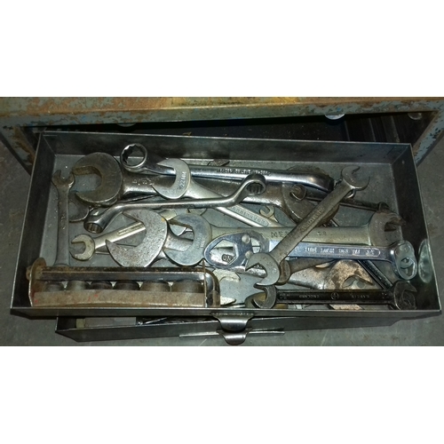 96 - Metal engineers tool box and contents