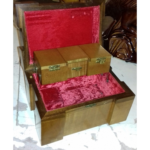 118 - 21.5 x 15 x 14 cm inlaid jewellery box