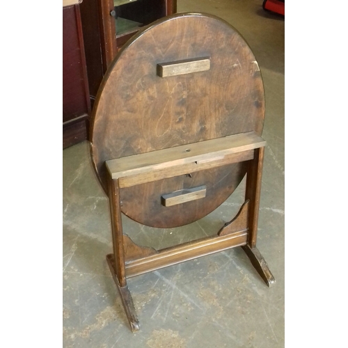 466 - Tilt top folding oval side table