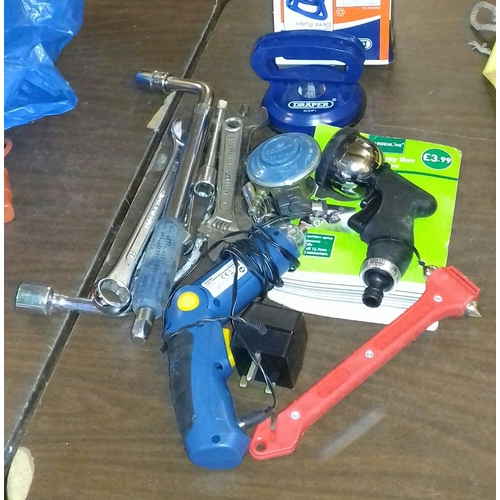 276 - Small bundle of assorted tools etc inc' cordless screwdriver etc