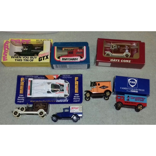 292 - Small bundle of assorted toy vehicles, some boxed