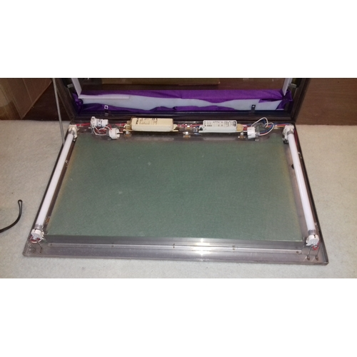 472 - 62 x 41 x 5 cm Woodcon Products Ltd brass plated table top display case with lights