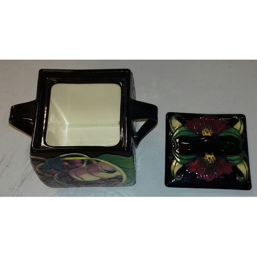 65 - 20 x 13 x 18 cm Moorcroft Queens Choice twin handled biscuit box with lid