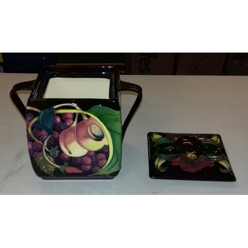 65 - 20 x 13 x 18 cm Moorcroft Queens Choice twin handled biscuit box with lid