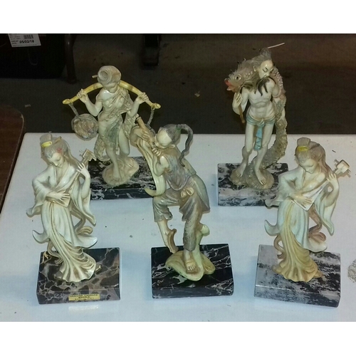 199 - Bundle of approx 22 cm tall Carrara marble Chinese figures