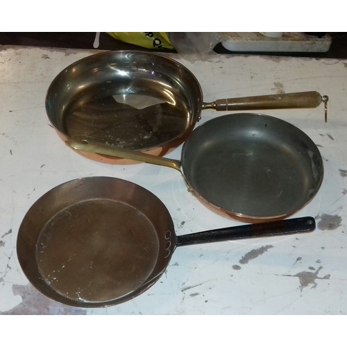 197 - 3 x assorted size copper/brass pans