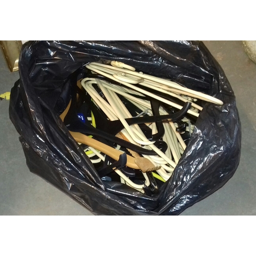 515 - Bag of assorted coat hangers