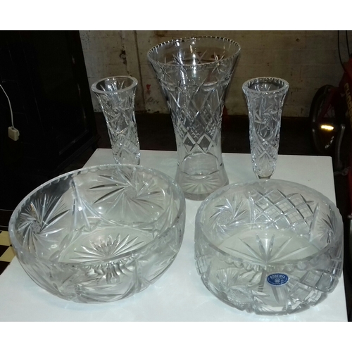 295 - Crystal bundle of 26 cm tall vase plus 2 x smaller, 25 cm diameter fruit bowl and 1 x smaller