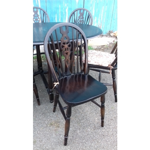 510 - Approx 57 cm wide Dutch gate leg dining table with 6 x wheelbackchairs and tapestry covered cushion ... 