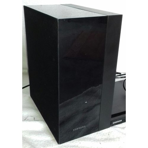 297 - Samsung blu-ray 3D smart hub player (no remote) &  type PSWD450 wireless subwoofer