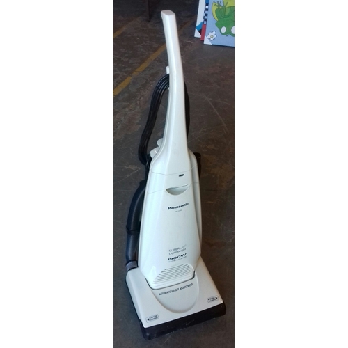 390 - Panasonic super lightweight 1900 wt upright vac