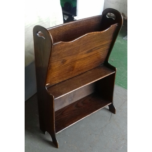 464 - Vintage oak magazine rack with under bookcase shelf 45 cm wide and 66 cm tall