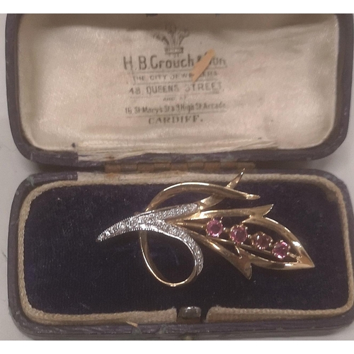 15 - 4.5 cm long 9 ct gold with diamond and ruby brooch