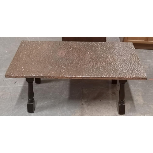 277 - 87 x 45 x 39 cm hammered copper top vintage table