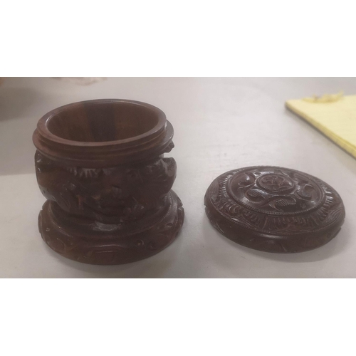 55 - 6.5 cm diameter and 7 cm tall African carved wooden pot with screw lid