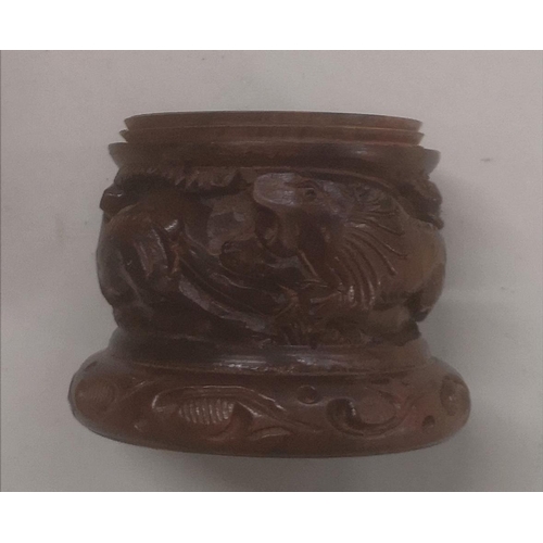 55 - 6.5 cm diameter and 7 cm tall African carved wooden pot with screw lid