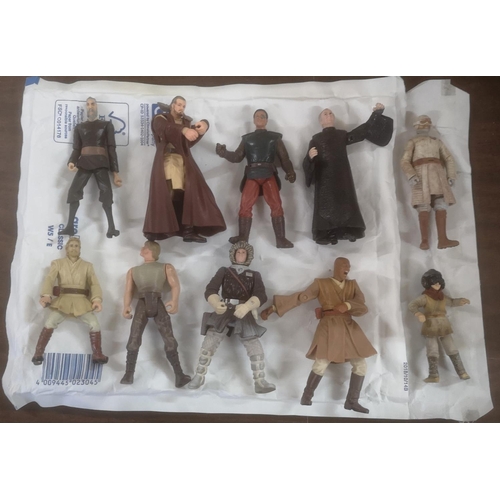 57 - Bundle of 10 x assorted Star Wars action figures