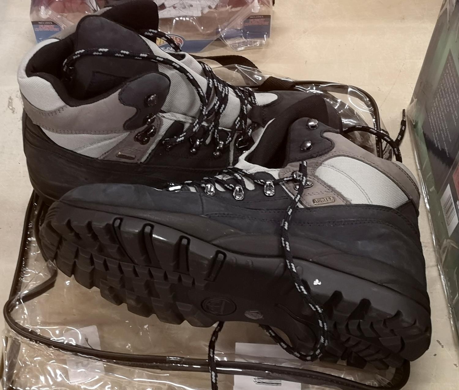 tetraeder Flåde høst New pair of tentex hiking boots size 10