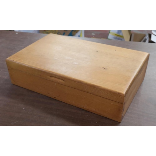 69 - 39 x 24 x 10 cm vintage wooden box containing bundle of assorted costume and fashion jewellery