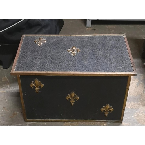 502 - 43 x 27.5 x 26 cm tall metal edge and faux leather covered box with fleur de lys decor