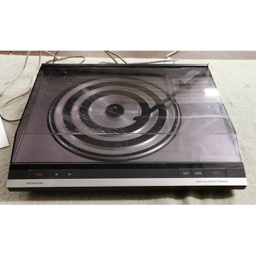 96 - Bang & Olufsen Beogram 2200 turntable, lid has slight damage but working order