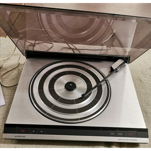 96 - Bang & Olufsen Beogram 2200 turntable, lid has slight damage but working order