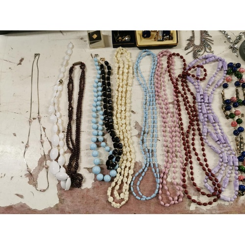 75 - Job lot of assorted costume jewellery with necklace holder & lacquered look jewellery box