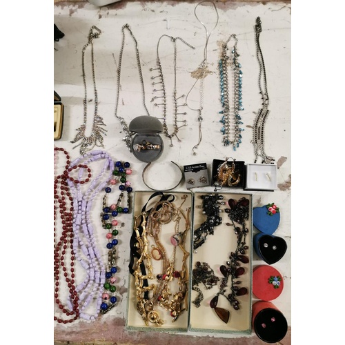 75 - Job lot of assorted costume jewellery with necklace holder & lacquered look jewellery box