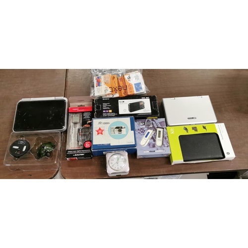 67 - Bundle of assorted gadgets and gizmos