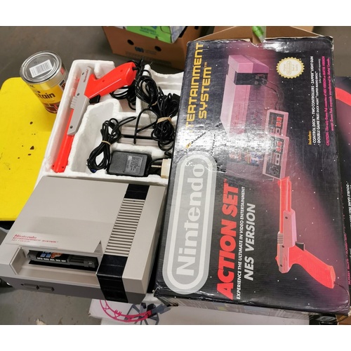 68 - Boxed and working Nintendo entertainment system action set - NES version - with super mario/duck hun... 