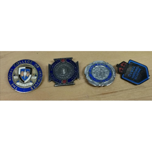 55 - 4 x vintage enamel nurse related badges royal College of midwives, student nurses Association, gener... 