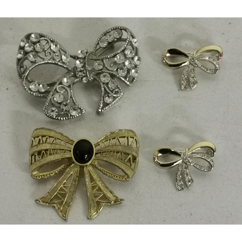 90 - Pair of plus 2 x other bow shaped costume brooches