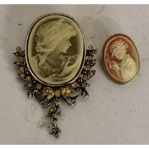 88 - 2 x vintage cameo style costume brooches