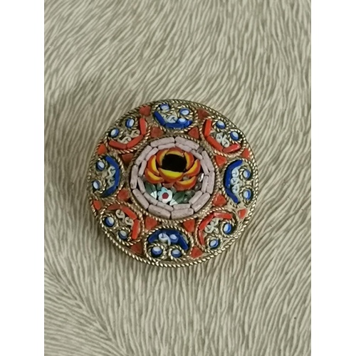 98 - Vintage pinchbeck 2.5 cm diameter micromosaic costume brooch