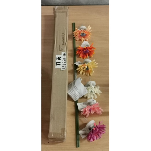 17 - Boxed and unused box of 6 x battery light up garden flowers