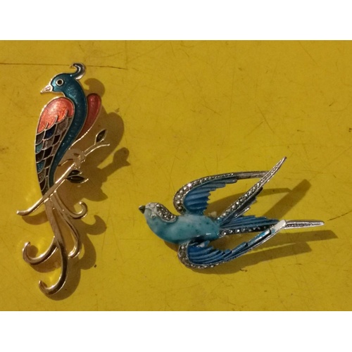 91 - 2 x bird shaped costume brooches