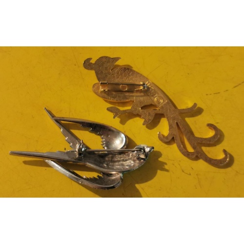 91 - 2 x bird shaped costume brooches