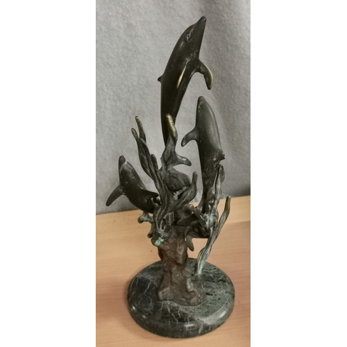 67 - Approx 34 cm tall SPI (San Pacific International) USA bronze dolphin pod statue on marble base