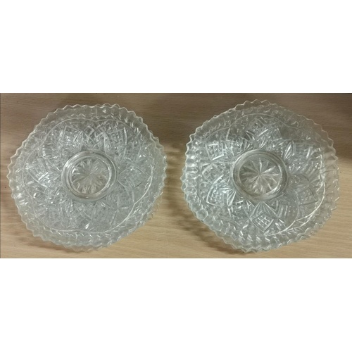 105 - Set of 6 x 16 cm diameter vintage cut glass plates