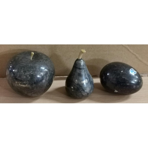 117 - 3 x vintage Ducceschi Italy alabaster items being 7.5 cm tall pear, apple and egg