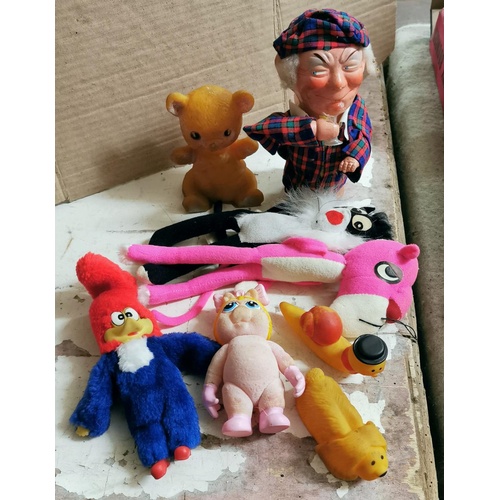 44 - Bundle of retro mainly childrens cartoon character soft toys including Pink Panther, Woody Woodpecke... 