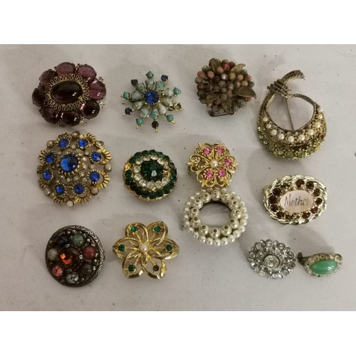 264 - 13 x assorted vintage jewelled (some with stones missing) dress brooches