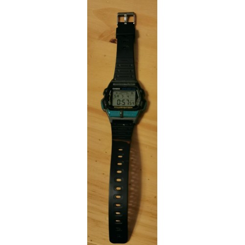 98 - Retro Casio illuminator digital watch in working order