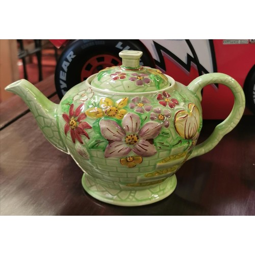 43 - Gardenia England embossed country garden tea pot